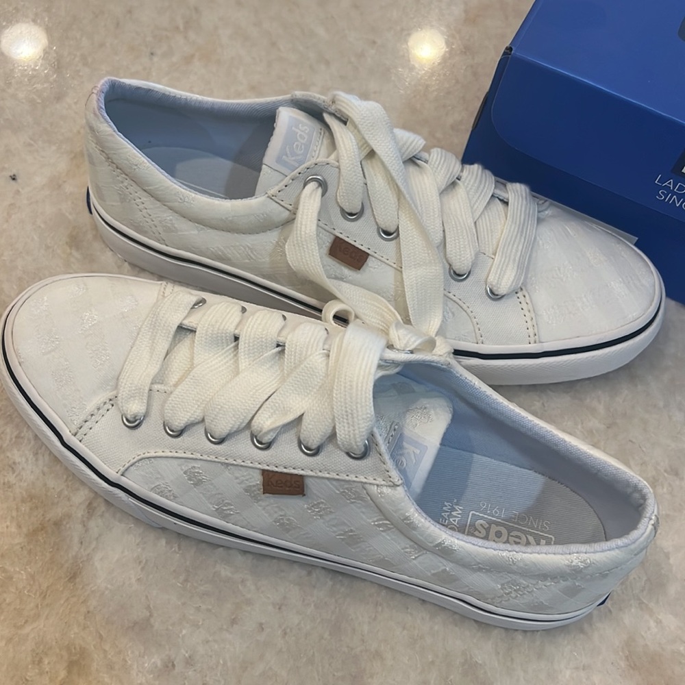New KEDS women’s jump kick Gingham White Shoe.  Never worn.  Size 9.  Box